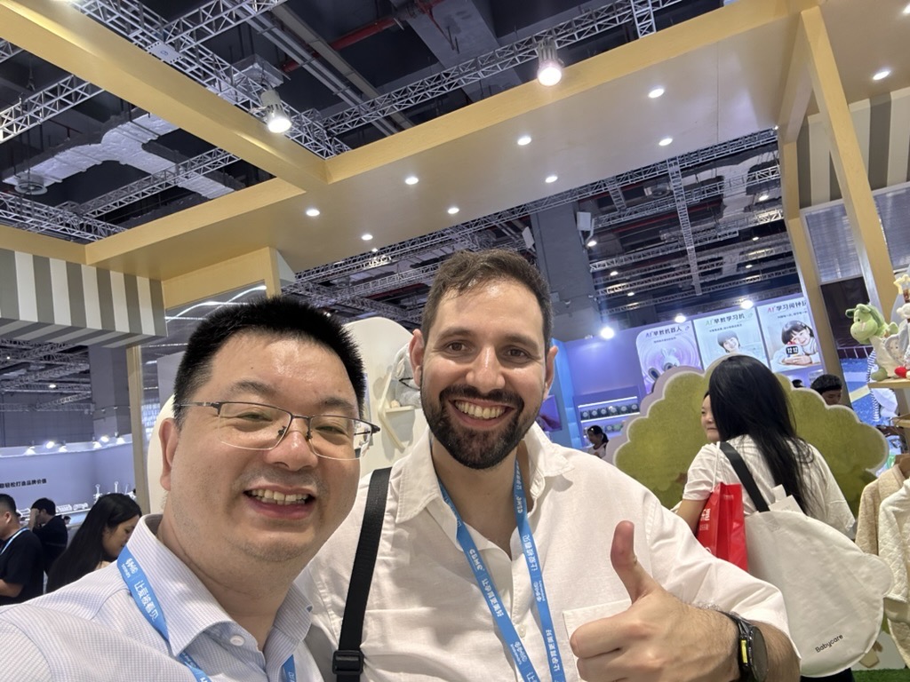 Michael Chen meeting an international buyer at CBME Shanghai 2026